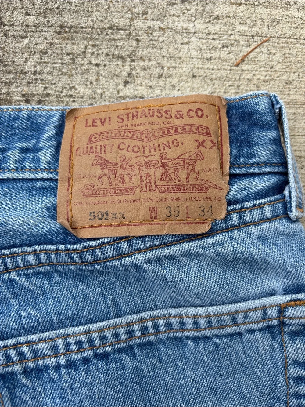 Vintage Men’s Levi's 501 Blue‎ Denim Jeans Button Fly Made in USA W35 L34
